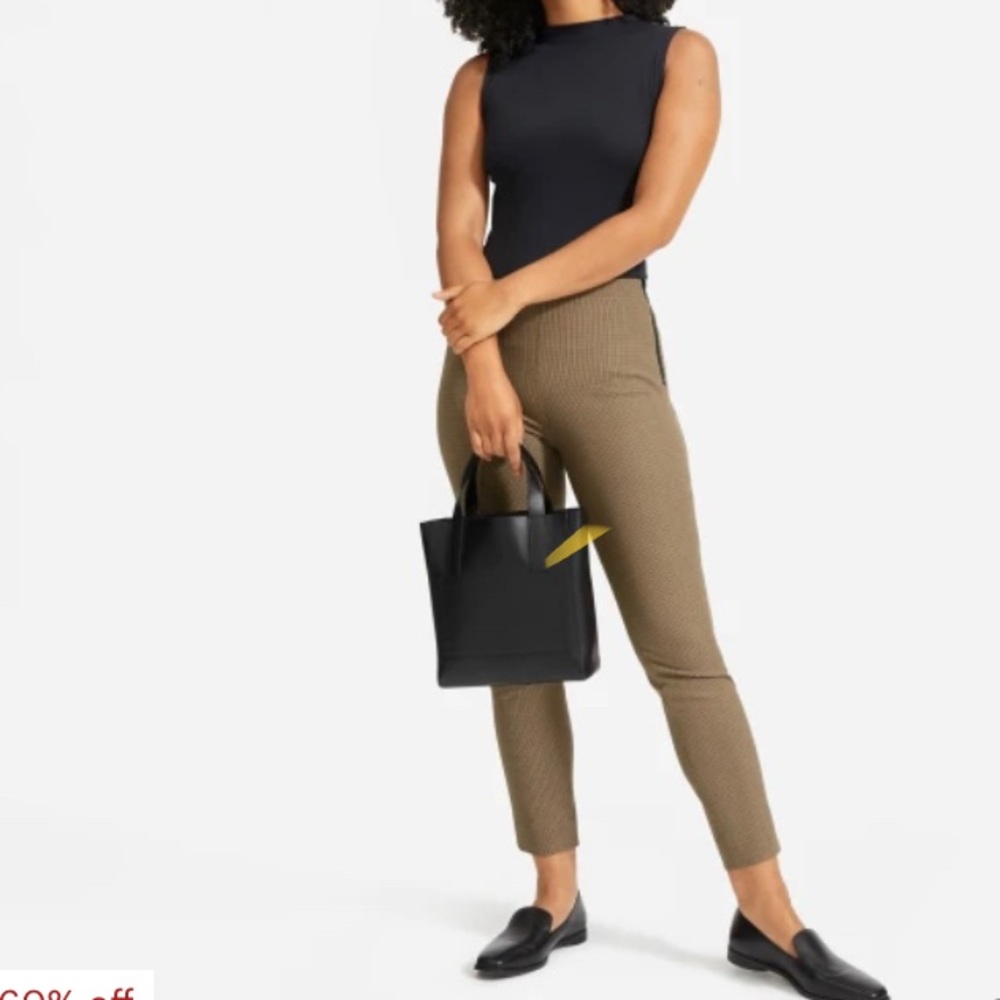 Everlane: The Side-Zip Stretch Cotton Pant Beige